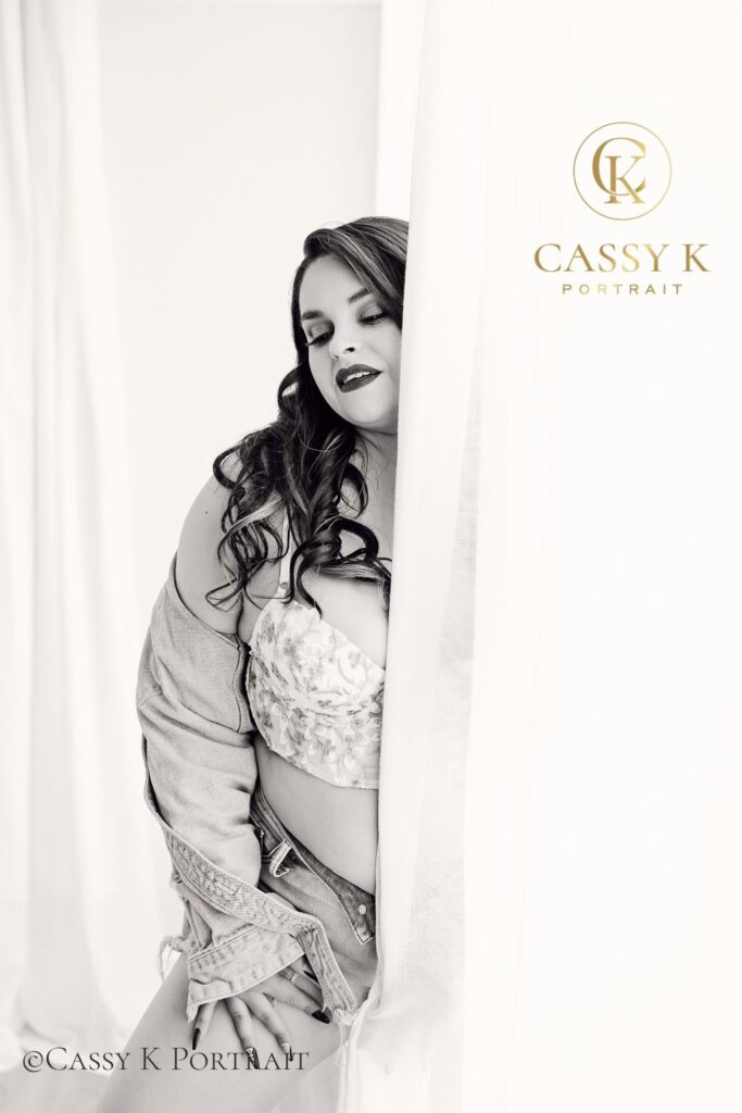 Mom of 5 wears denim booty shorts books a second Boudoir Photoshoot to find Body Acceptance